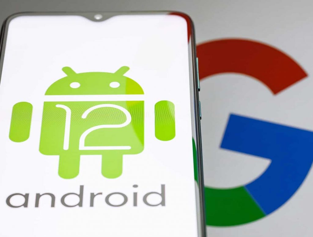 Handy mit Logo von Android 12